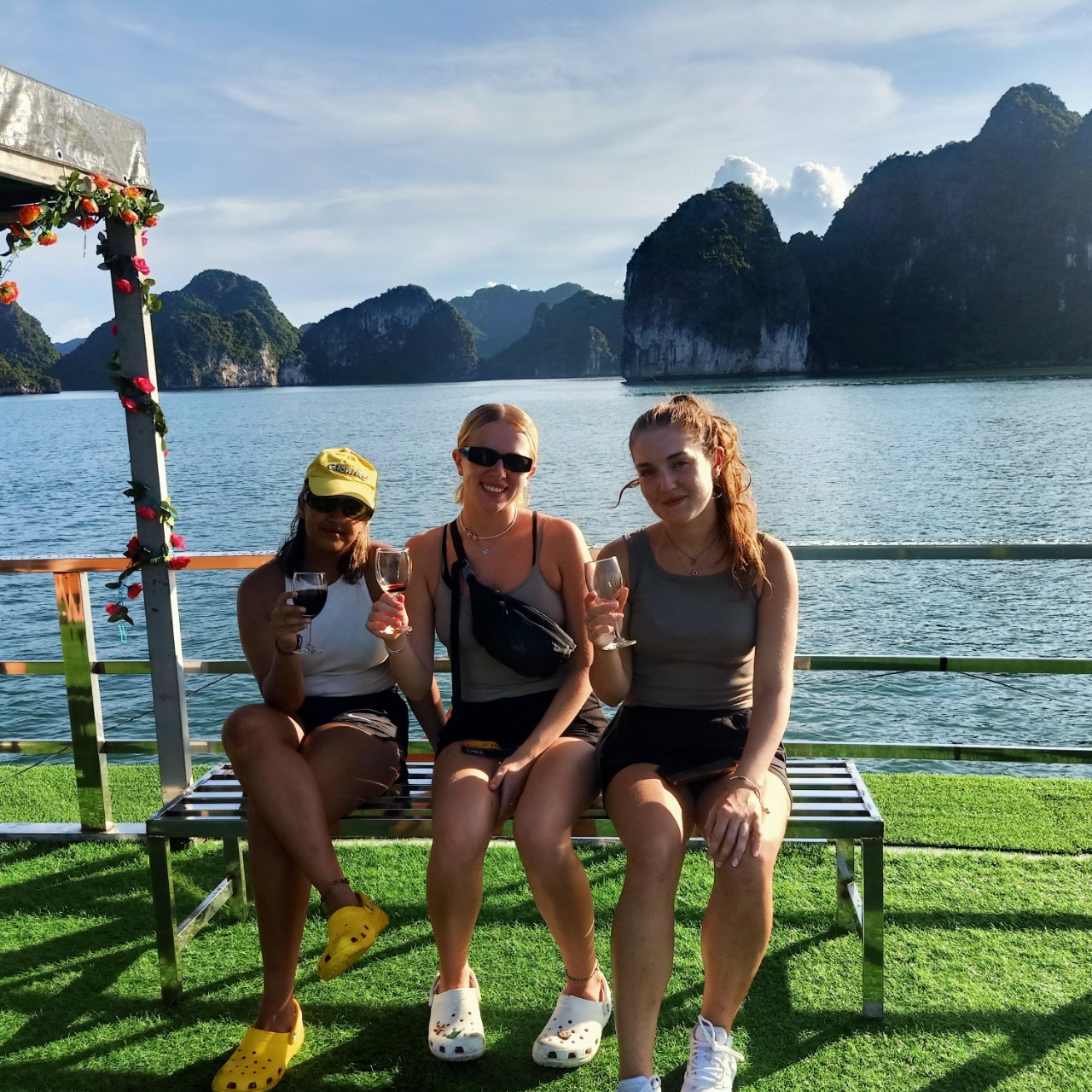 HALONG BAY FULLDAY TOUR  WITH ALL INCLUSIVE.